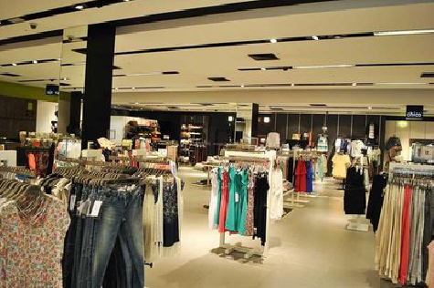 来宾商场里的店面怎么装修？